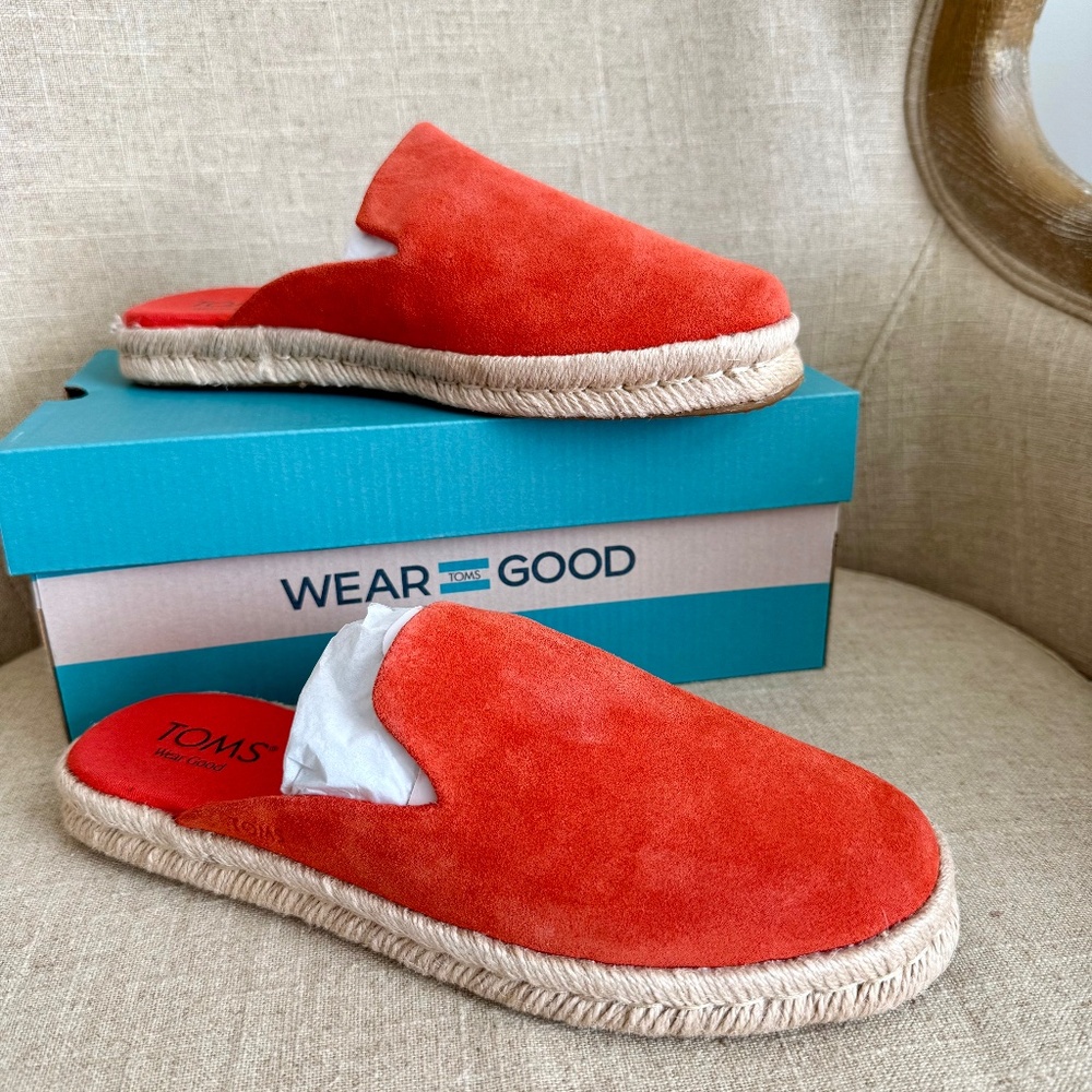 Brand NEW w tags! Women's Santiago Mule Flame suede Espadrille. Size-8